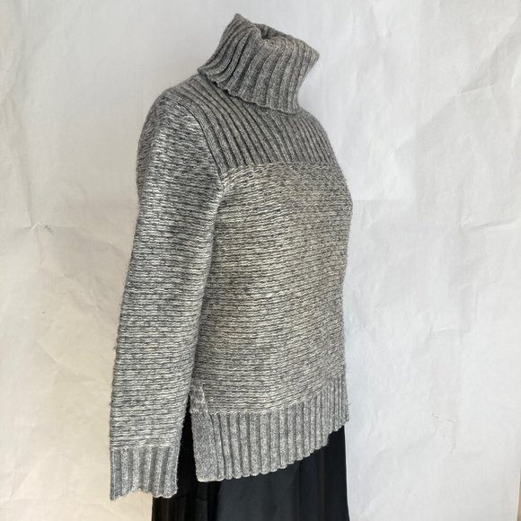 Banana Republic Soft Merino Wool Blend Heavy Knit Turtleneck Split Hem Sz SP - Picture 7 of 16